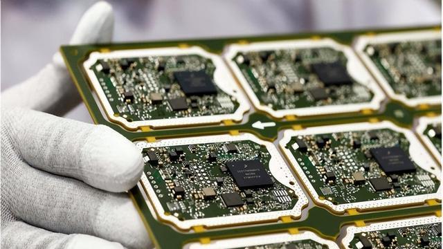 芯片|美方发出“摧毁芯片产业”警告，中方选择无视，对俄芯片出口翻倍