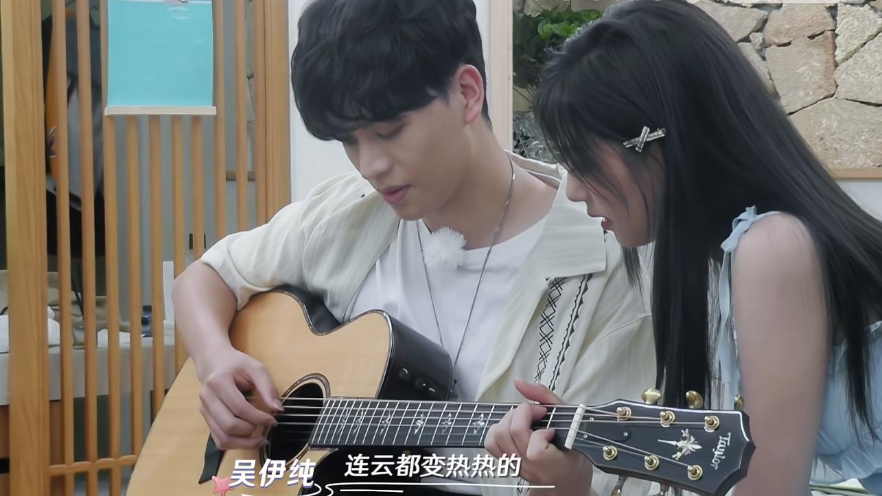 王丽坤|《相遇的夏天》女三太招人喜欢，男三主动牵手指画面辣眼，胆真大