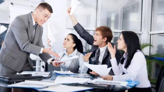 白领|职场规划中的小白领为什么总是被领导反感？