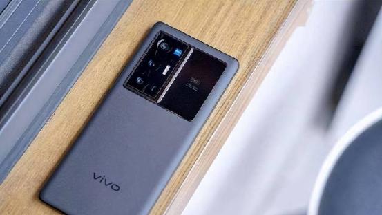 曝料：vivo X90将发布。人像微云台+天玑9000+芯片