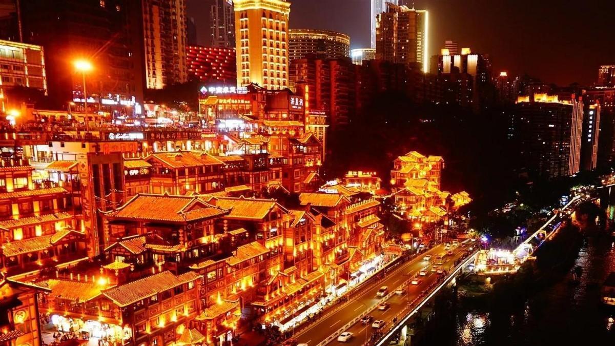 重庆|在这个城市里到处都是美女帅哥，让人眼花缭乱，个个腰细大长腿