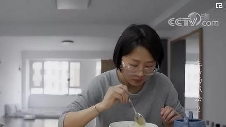 石家庄女孩的断舍离生活火了：88平的家仅有6件家具，常年不消费