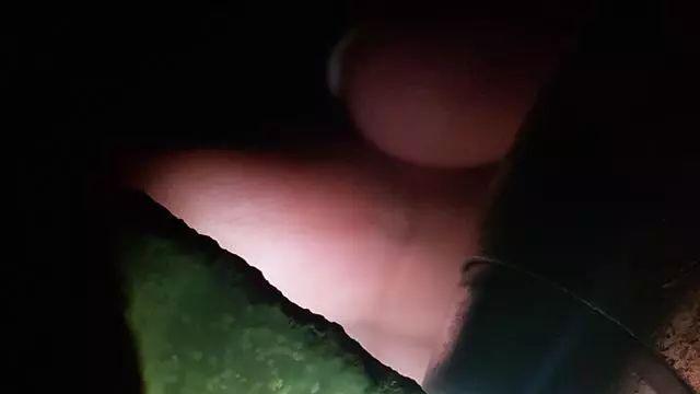 翡翠|大自然的鬼斧神工，上千万雪花棉翡翠赌石就这么切出来