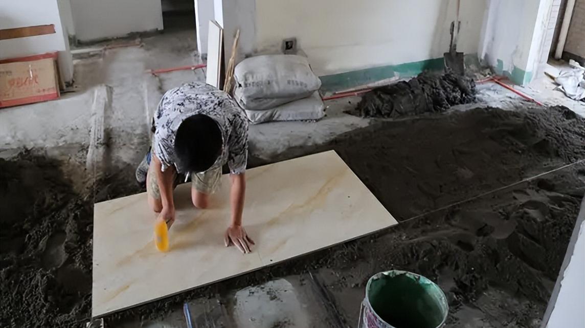 瓷砖脱落到底是什么原因？水泥砂浆、瓷砖粘接剂和背涂胶该怎么用