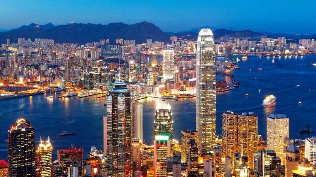 甘比|香港阔太的生活有多奢侈？1顿饭消耗60只黄油蟹，出门随身带保镖