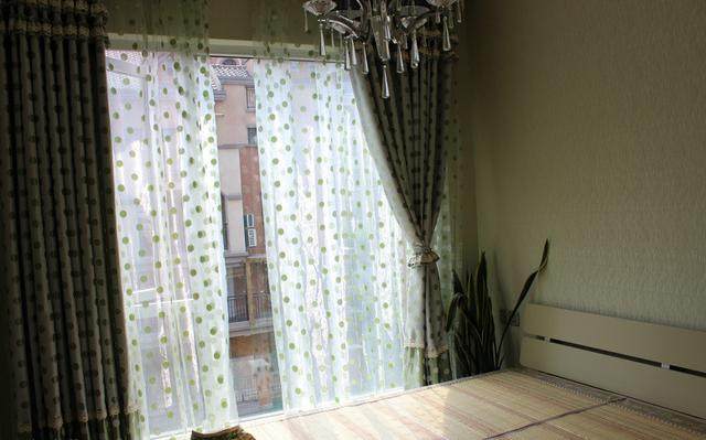 装修完晒新房，老婆坚持主卧放大圆床，这效果和主题酒店有区别？