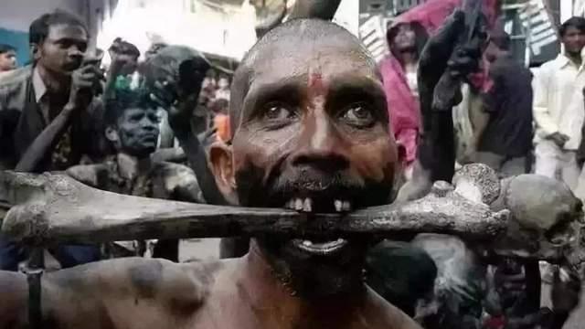 印度人骨交易市场：死人比活人更值钱，一只手就卖200美金