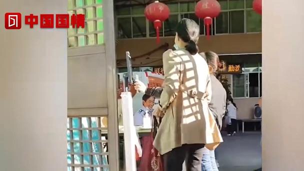 福建一女子接连两天菜被偷，第三天偶遇偷菜大姐，闹进警局