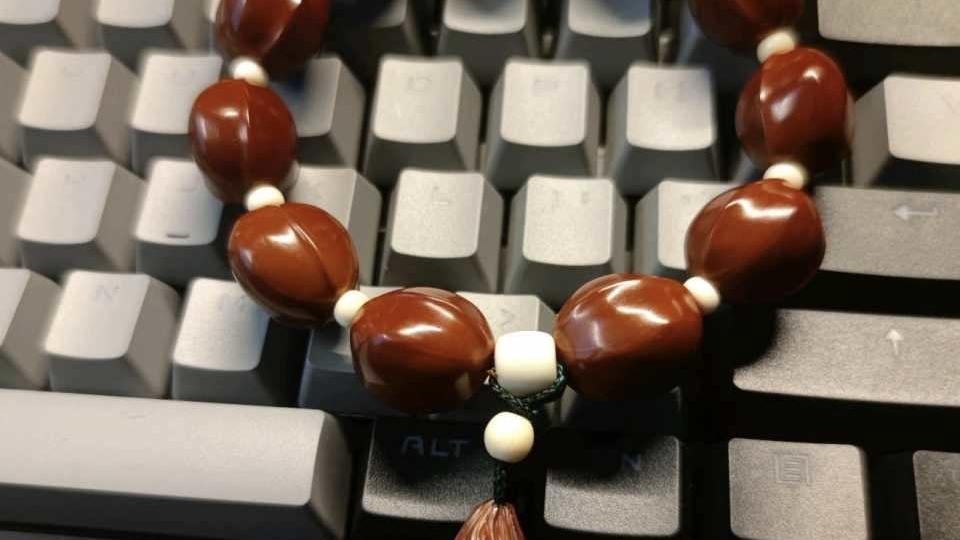 |文玩橄榄核要么裂、要么花你怎么选？选错了就是深渊！