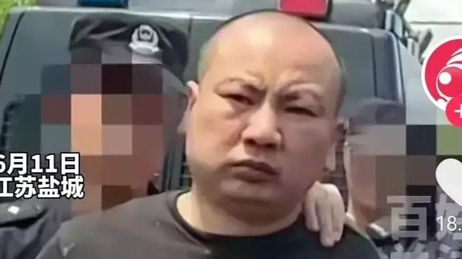 为何最后盐城落网的丢鞋男风头盖过主犯？并一度成了该案的代言人