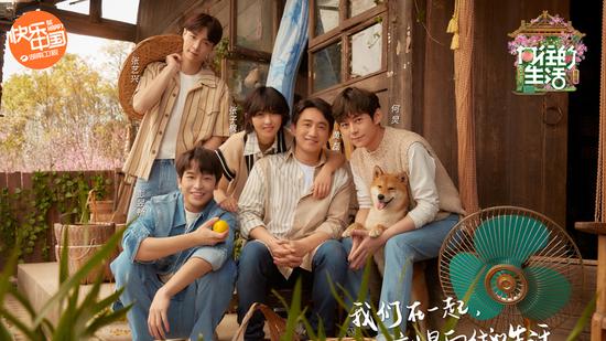 张艺兴|张艺兴为彭昱畅庆生，过几天还要和EXO队友重聚，人缘太好了