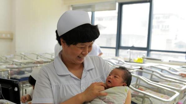 喜马拉雅|厦大教授提议：惩罚不生孩子的人年轻人，不少人动怒：凭什么