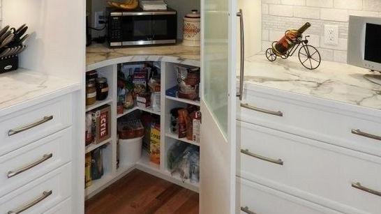 收纳不够用？不妨在家里这7个地方打上储物柜，东西再多也能装