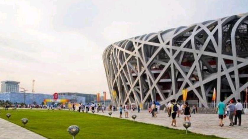 |英国游客到北京旅游，看到“鸟巢”都被围起来收费！直言看不明白