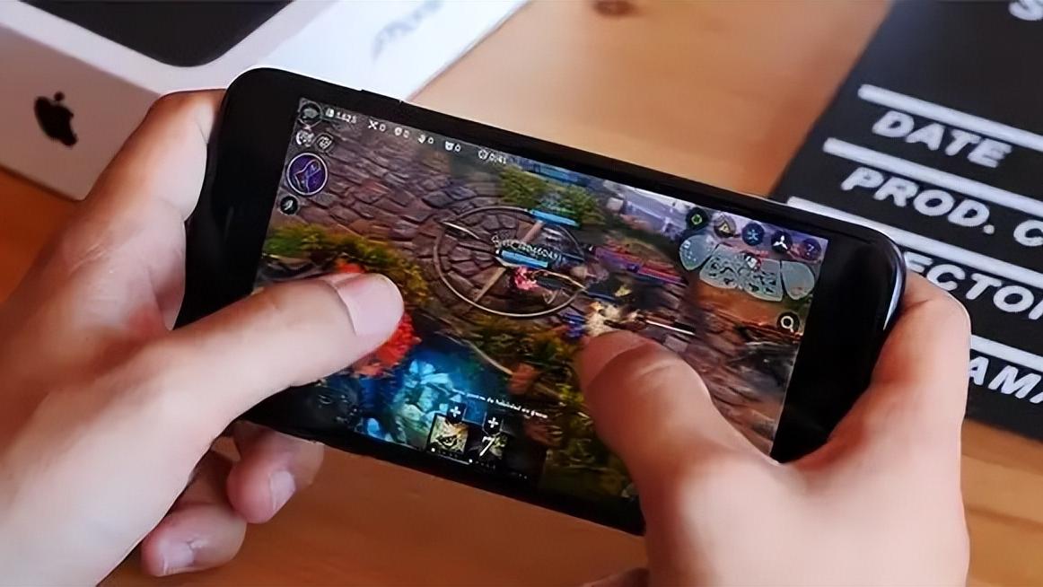 拼多多|拼多多帮您将iPhoneSE3降到了2799元，这下满意了吗？