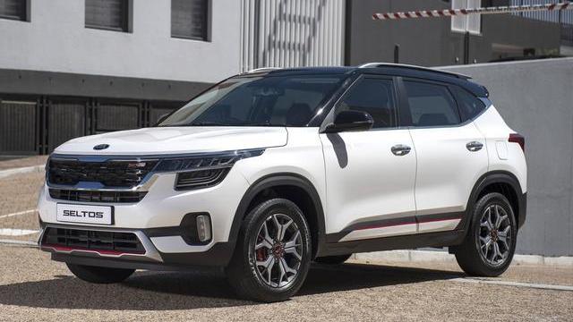 新起亚SUV实车上路，售价11.8万配2.0引擎+CVT，外观精致碾压逍客
