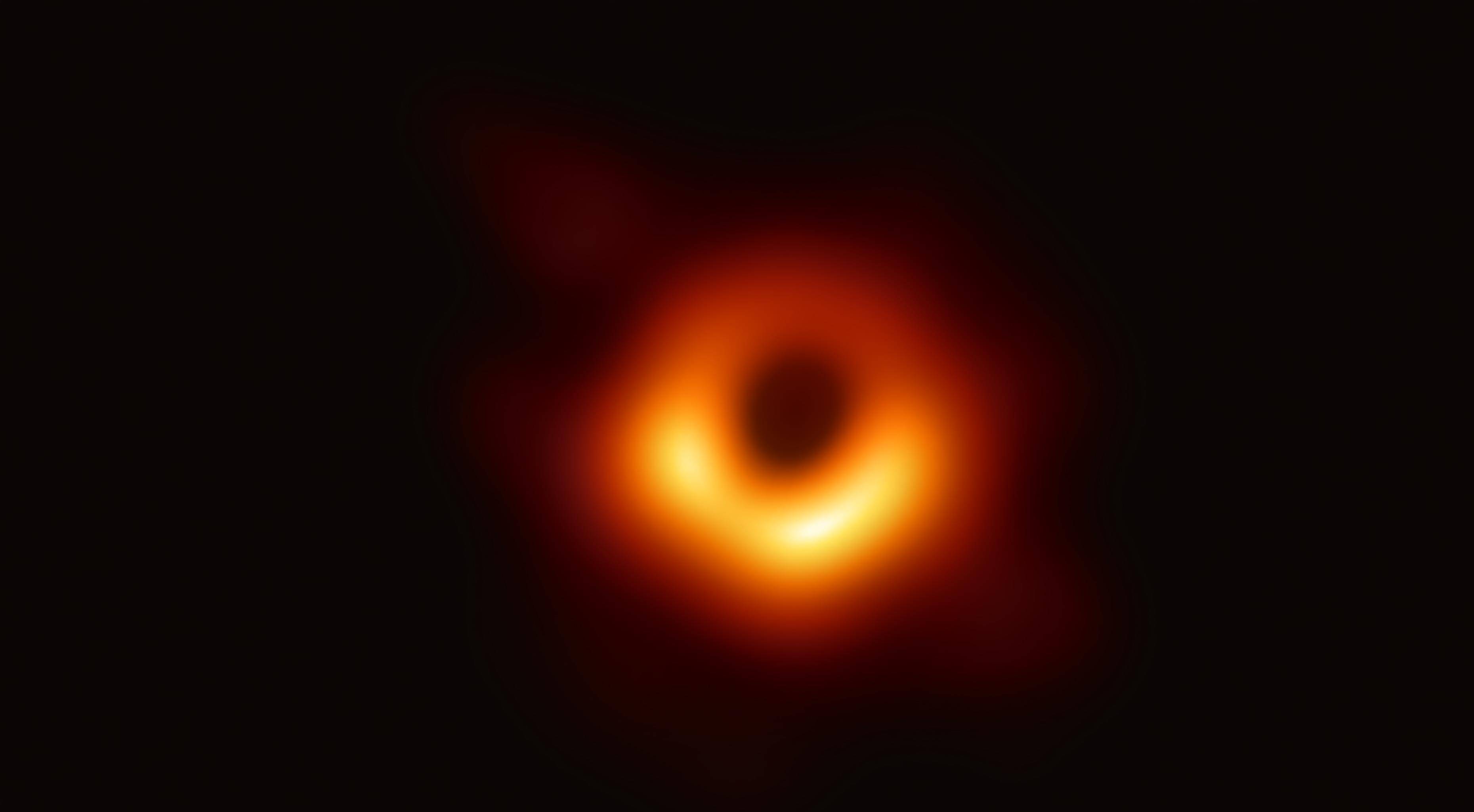 黑洞或许并不能摧毁吞噬一切，它可能是通往另一平行宇宙的入口？