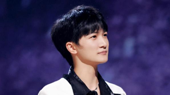 周深|周深《奇遇乐章》上线，空灵嗓音、委婉细腻的唱腔，唤起满满回忆