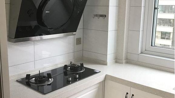 新房为省钱不做吊顶，没想到多打柜子却被亲戚点赞，忍不住晒晒！