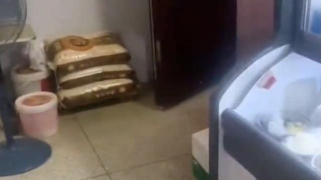 湖北大叔花5元点午餐，跟老板商量把吃剩的放冰箱，老板深受触动