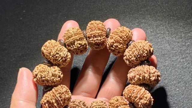 文玩|这几种文玩手串都“有病”，但却人见人爱，而且价格还不低！