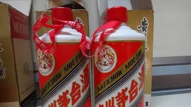 江苏南京，曾经发生过这样一起案件：一男子以14.16万元购买了120瓶53度的飞天茅台