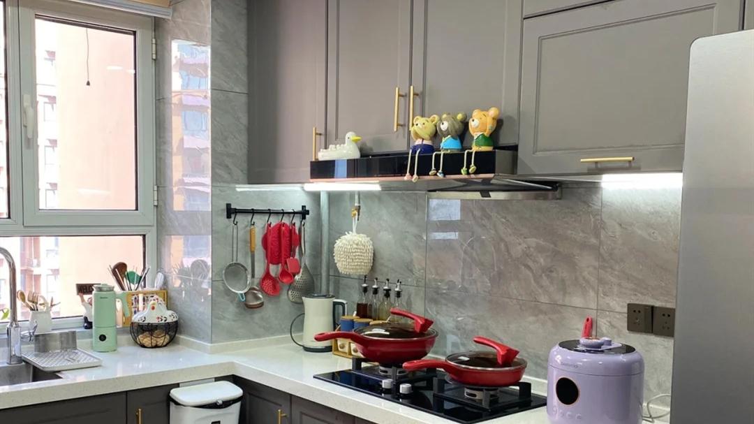 厨房墙面都贴瓷砖有点浪费，还有别的省钱方法吗？