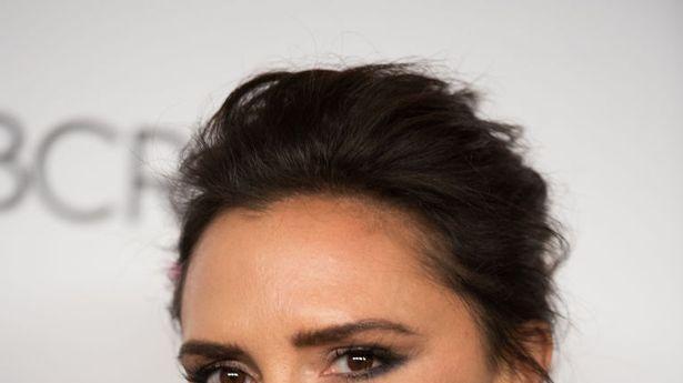 维多利亚·贝克汉姆|贝嫂的养颜秘诀：25年菜谱都吃一样菜，生育4个孩子依旧迷人