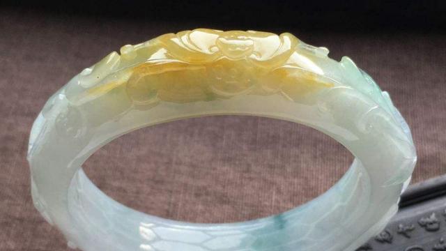 翡翠|只知道贵妃镯、福镯？这4种小众镯型，打赌你没见过