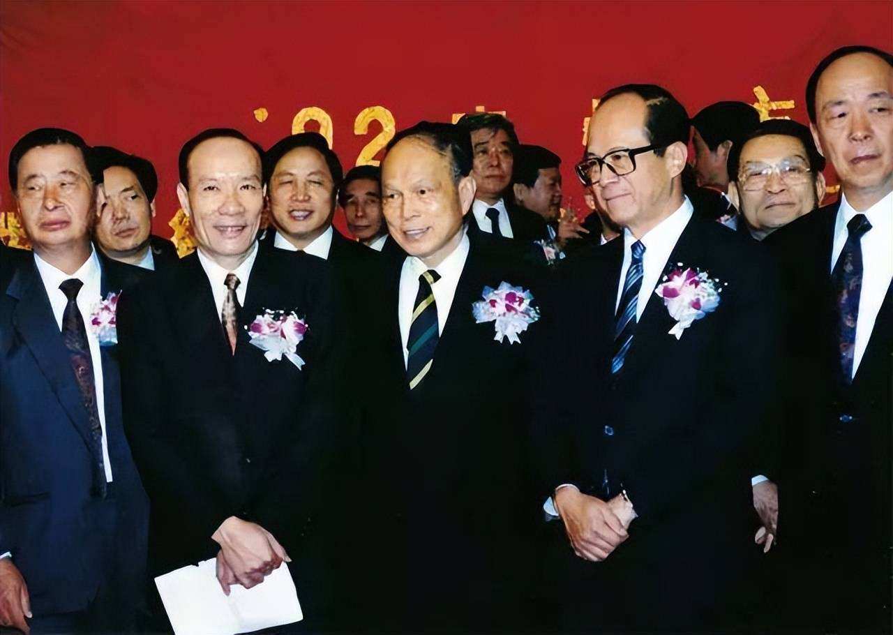 霍启刚|霍启刚郭晶晶结婚时，李嘉诚不喝喜酒就走，是害怕碰到李兆基？