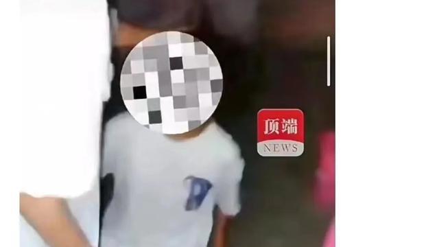 “赶紧跪着，不跪接着打！”一中学女生被群殴后，微信群传炸了！