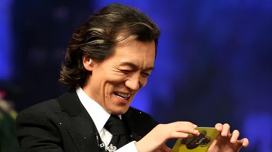 阿尔法|区别于李易峰的优秀艺人：5岁爆红全国，18岁因秃顶遭群嘲