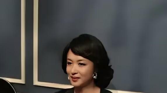 金星|金星回到家，看到保姆和两个儿子在饭桌上吃饭，女儿在一旁哭泣