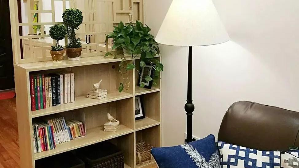 小户型开门就见客厅？加上一个这样的隔断挺好看的