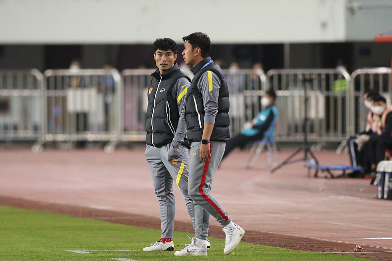 廣州隊(duì)|鄭智扛起后防！誰還說廣州隊(duì)沒青訓(xùn)，凌杰譚凱元兩輪進(jìn)球擊敗亞泰