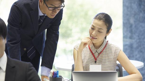 东莞|职场上的“关系户”会不会被看不起？看对谁看