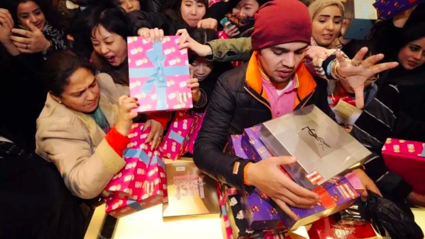 拼多多|微信群里的拼多多，6万人砍不下一台手机？这下亲戚群终于清净了