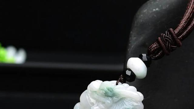 翡翠|“梓庆削木为鐻，鐻成，见者惊忧鬼神”，翡翠的雕刻流程是怎样的