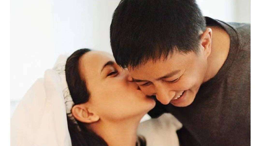 韩庚|恭喜！韩庚和卢靖姗晒一家三口合照，宣布女儿出生喜讯