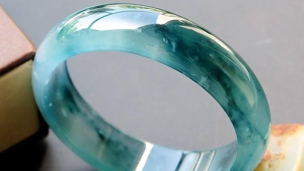 邮票|哪些是中等翡翠手镯？价格有什么衡量区间吗？行家来教你了解