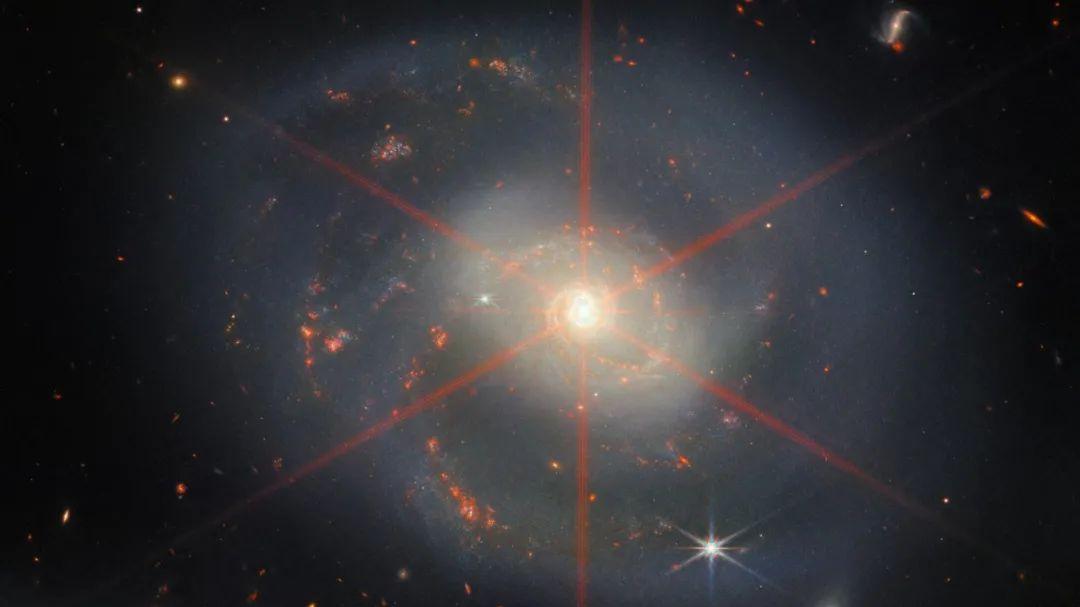 詹姆斯·韦布空间望远镜发现令人着迷的花环状星系