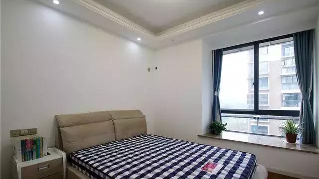 140平方米的大三居，中式结合欧式装饰，效果出来大气上档次