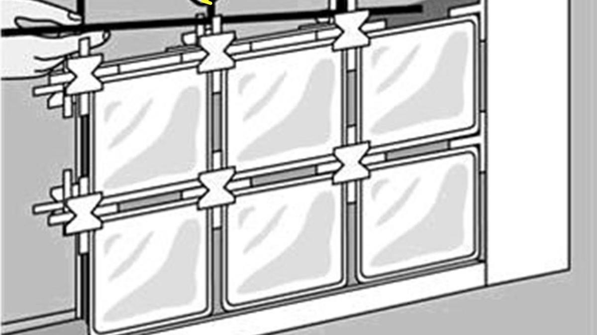 进门就见厅多尴尬！砌面玻璃砖墙，2米4高隔出个玄关，真洋气