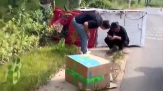 第一次送快递就翻车，浙江女子怪三轮车有问题，老板：早上才修的