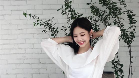 美容 珍妮的矛盾感从何而来？你可以从她的五官看出来，她的气质更独特，更有品味
