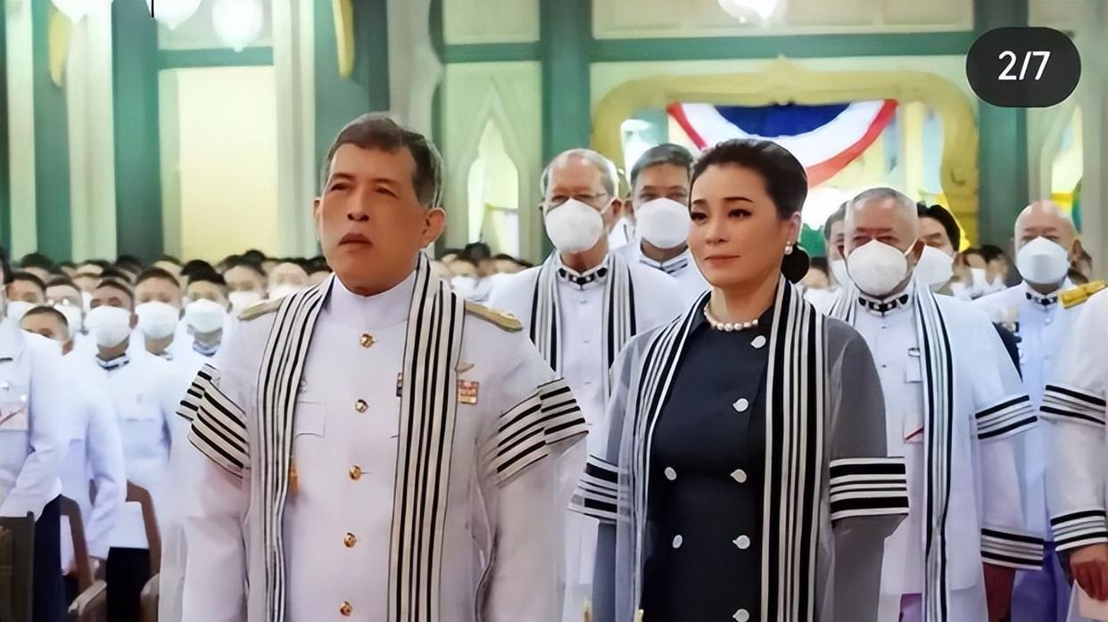 苏提达|苏提达现身毕业生典礼，换上学士服惊喜出镜，因海量文凭成为榜样