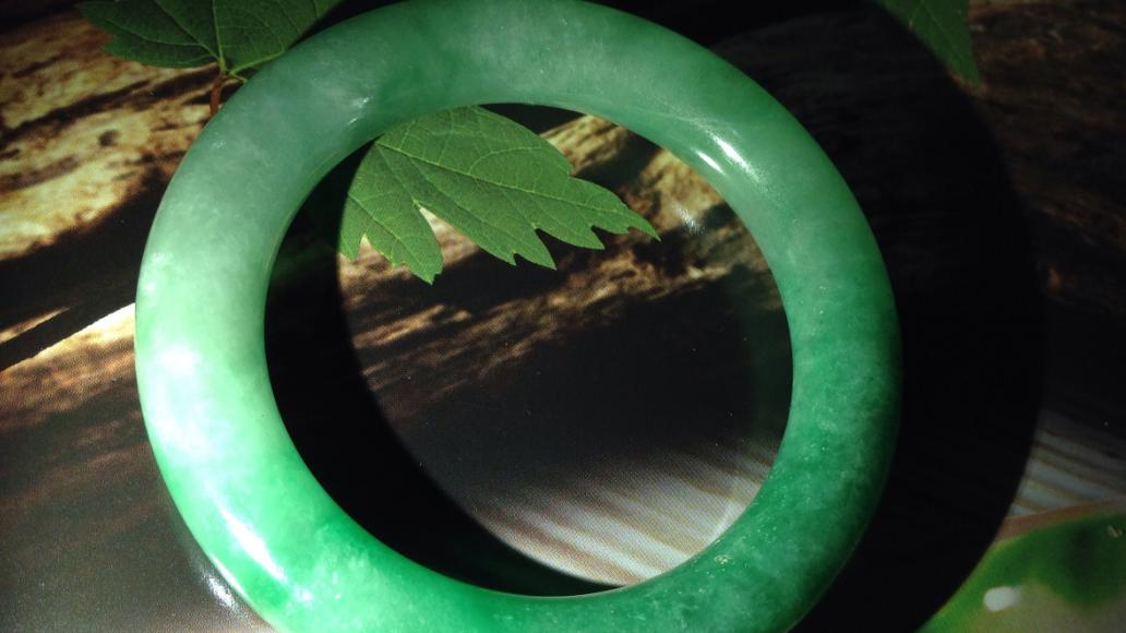 翡翠手镯|收藏100多个翡翠手镯，居然是一文不值的，原来是因为这样