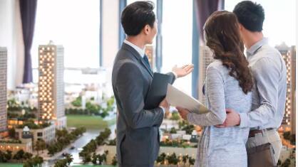 北漂夫妇八年间存了95万，取钱时发现余额为0，银行：倒欠150万
