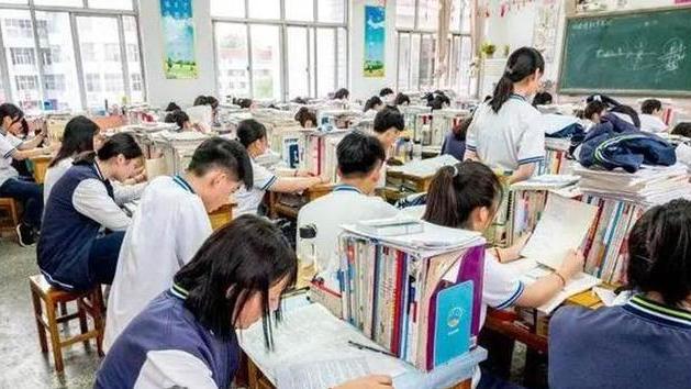 考试|为什么高考规定用2B铅笔？看到电脑扫描卷后的画面，就明白了