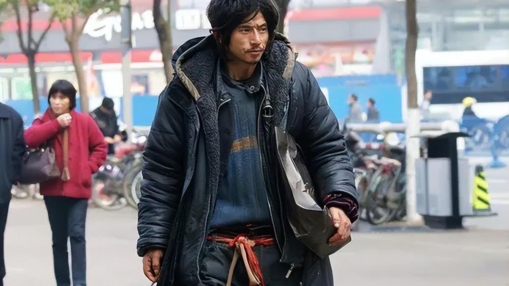 在游戏里实现穷游，争做翻版犀利哥！原来“捡垃圾”也能发家致富
